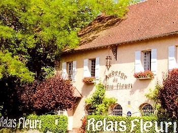Logis Le Relais Fleuri Hotel Sauvigny-le-Bois Eksteriør billede