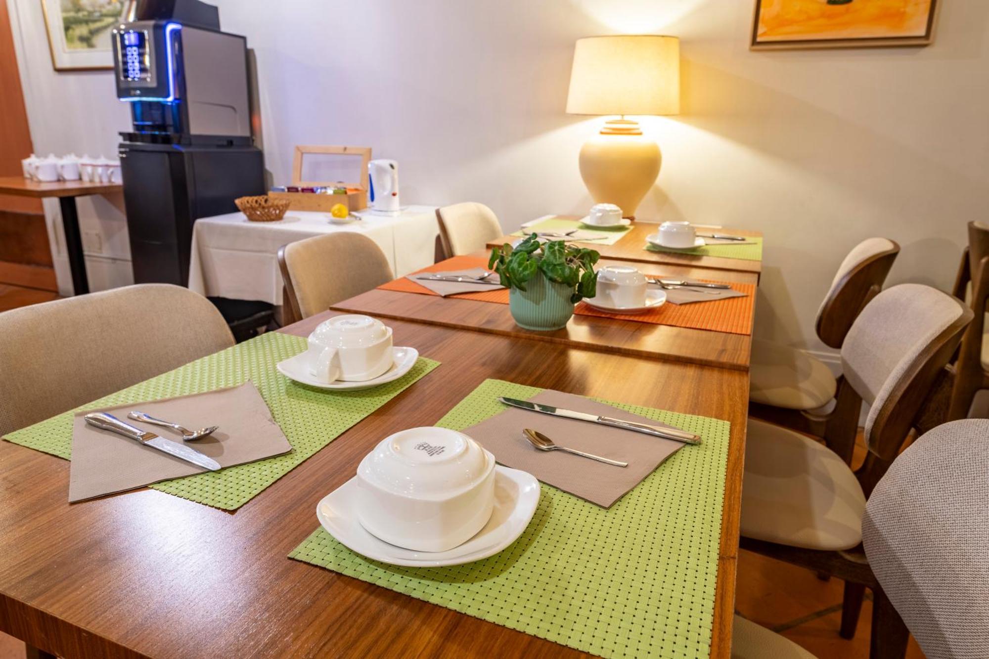 Logis Le Relais Fleuri Hotel Sauvigny-le-Bois Eksteriør billede