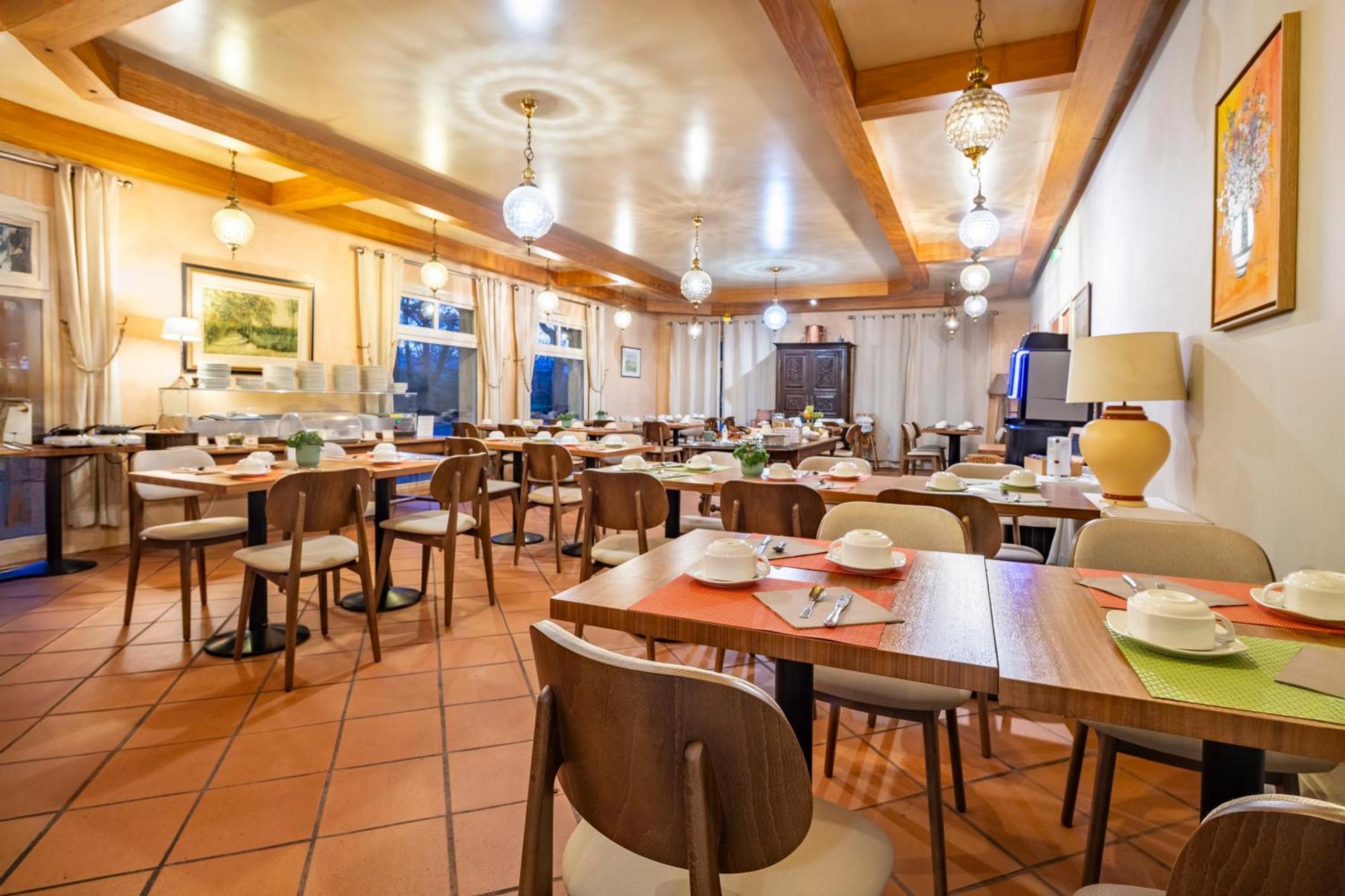Logis Le Relais Fleuri Hotel Sauvigny-le-Bois Eksteriør billede