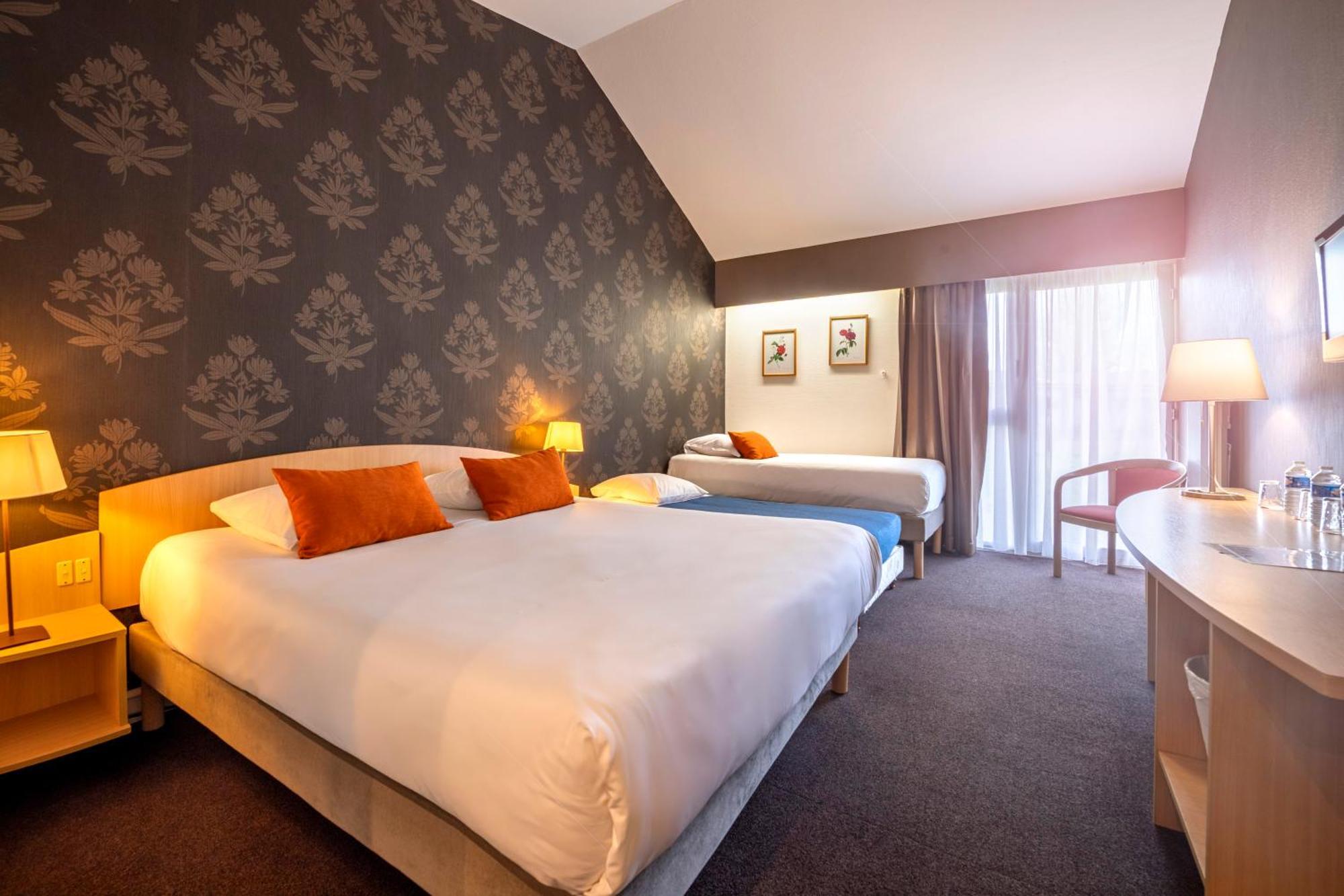 Logis Le Relais Fleuri Hotel Sauvigny-le-Bois Eksteriør billede