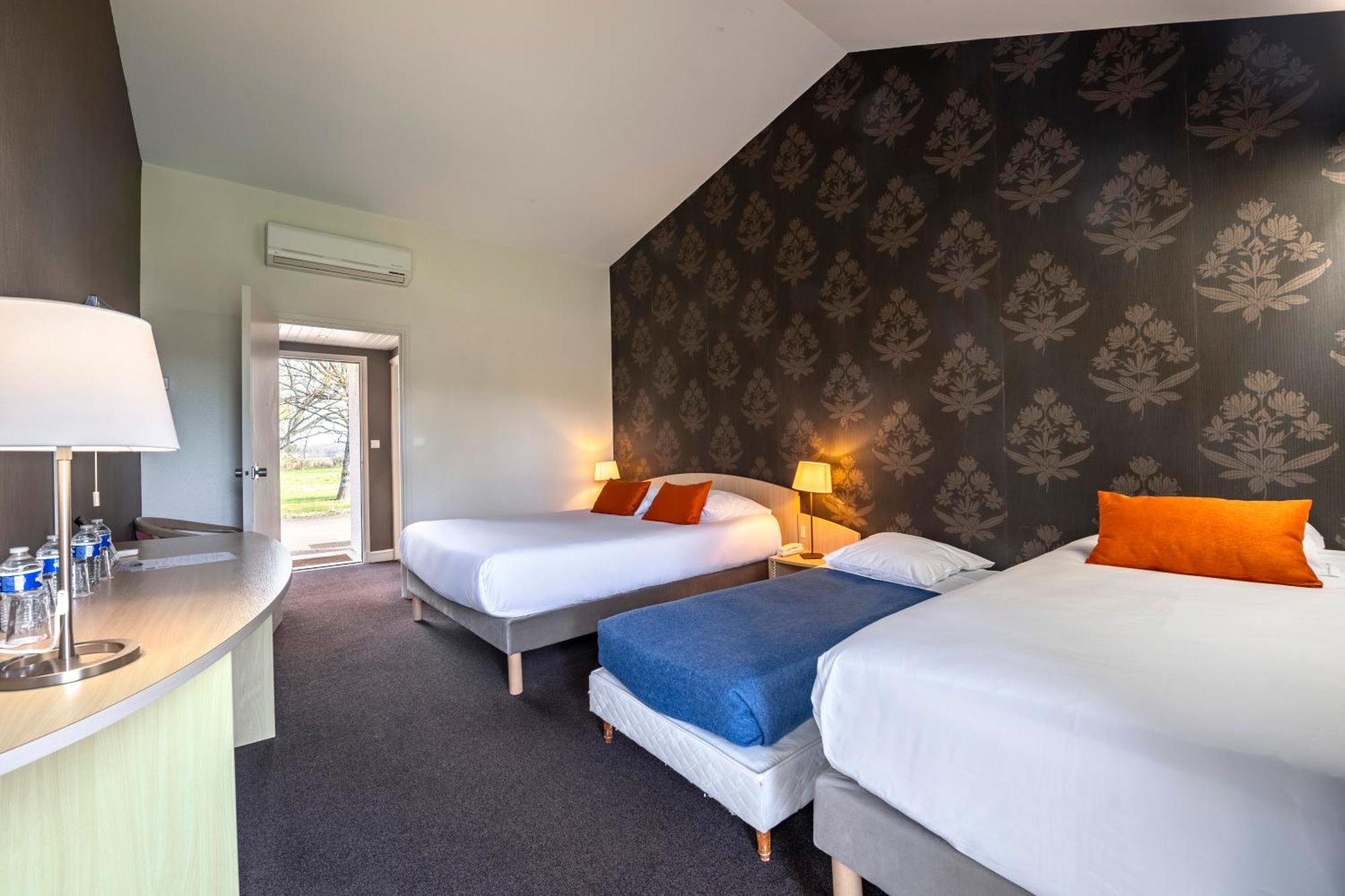 Logis Le Relais Fleuri Hotel Sauvigny-le-Bois Eksteriør billede