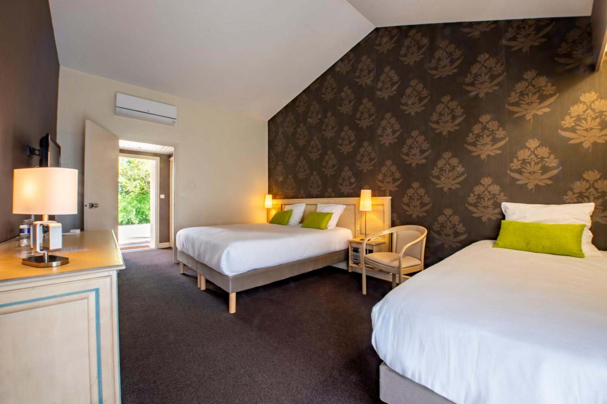 Logis Le Relais Fleuri Hotel Sauvigny-le-Bois Eksteriør billede