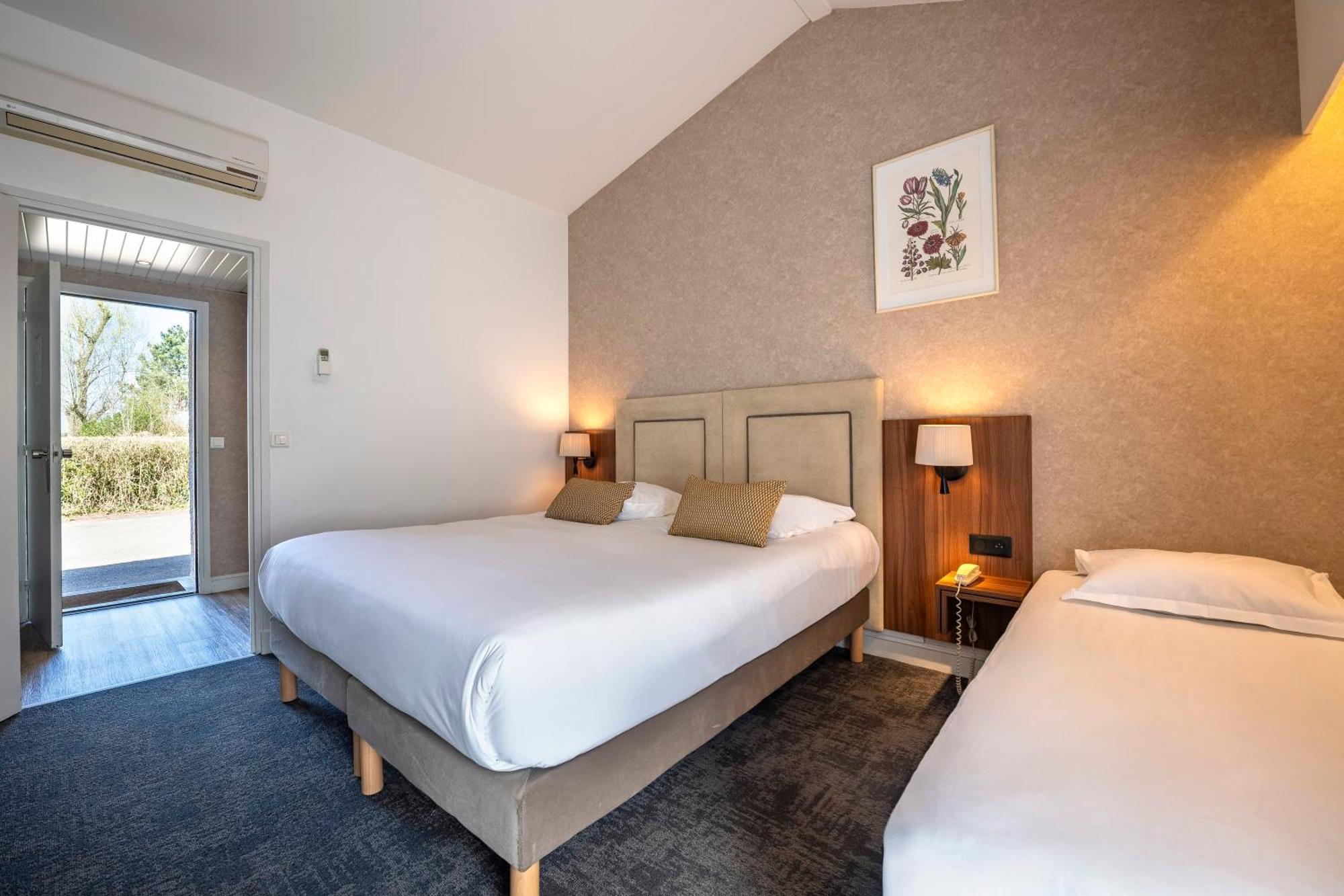 Logis Le Relais Fleuri Hotel Sauvigny-le-Bois Eksteriør billede
