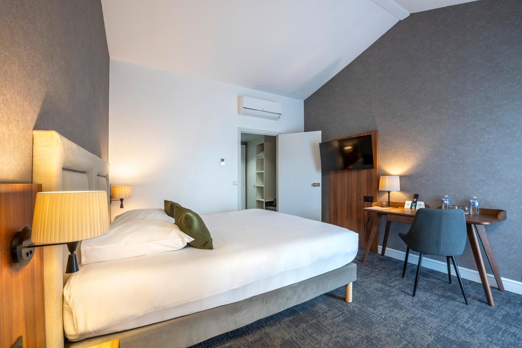 Logis Le Relais Fleuri Hotel Sauvigny-le-Bois Eksteriør billede