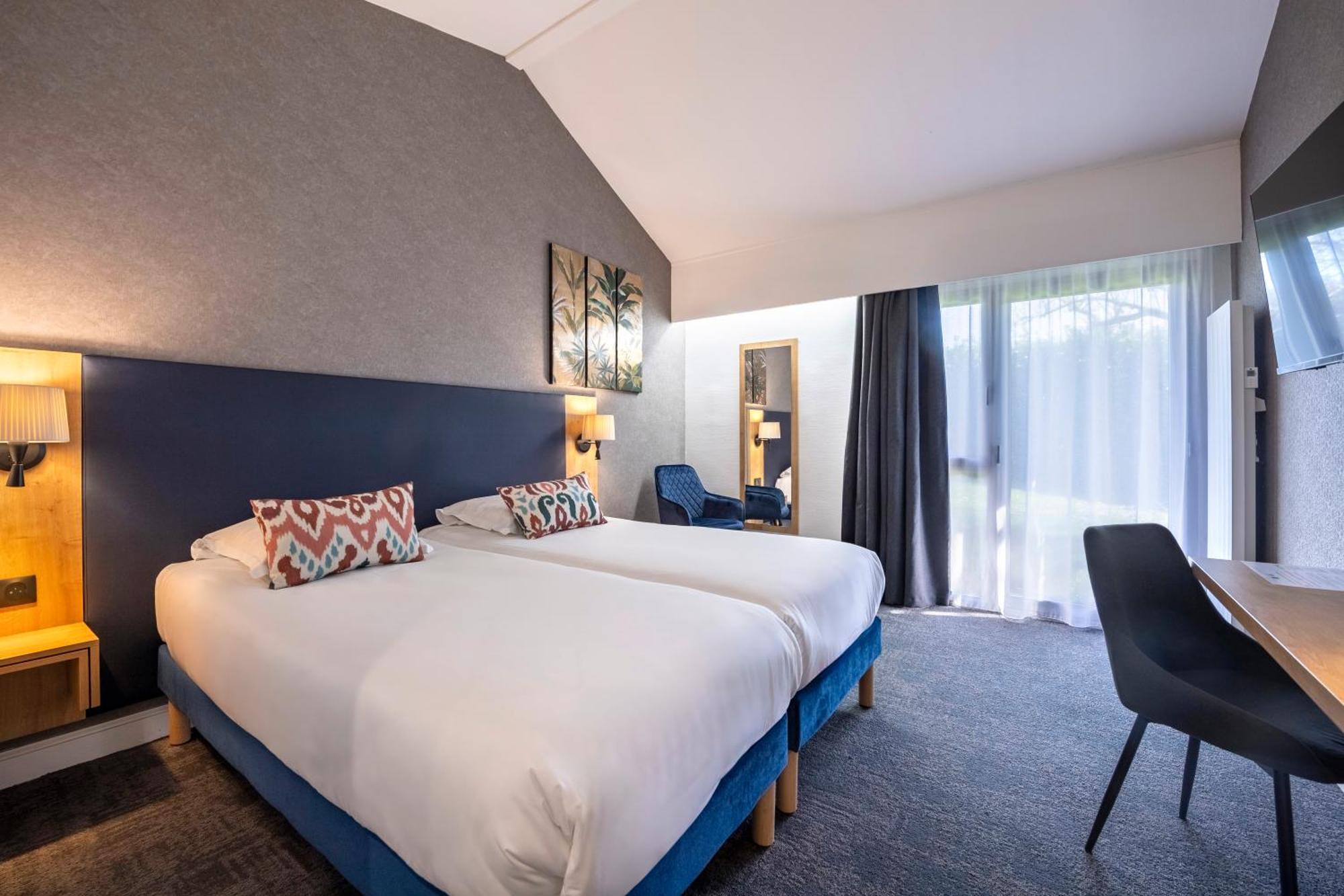 Logis Le Relais Fleuri Hotel Sauvigny-le-Bois Eksteriør billede