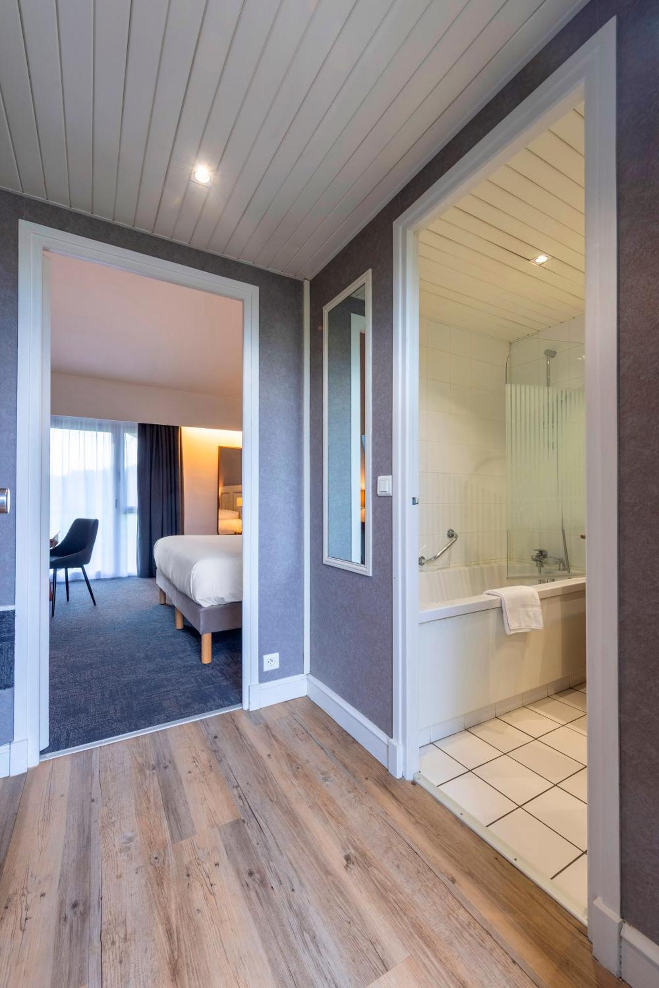 Logis Le Relais Fleuri Hotel Sauvigny-le-Bois Eksteriør billede