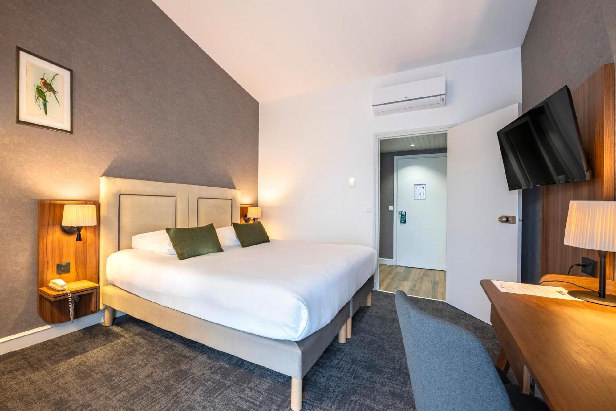 Logis Le Relais Fleuri Hotel Sauvigny-le-Bois Eksteriør billede