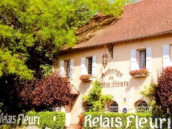Logis Le Relais Fleuri Hotel Sauvigny-le-Bois Eksteriør billede